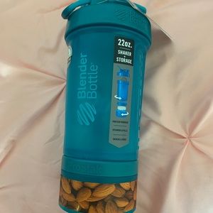 ❗️3 for $20❗️Blender Bottle 22oz with snack
